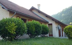 vue sur les montagnes dans maison au calme